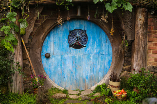 Hobbit Hole / House at Hobbiton Movie Set for Lord of the Rings and Hobbit Films in Matamata, New Zealand