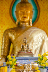 thai gold buddha image