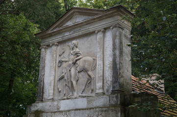 Fototapeta na wymiar Detailaufnahme vom Wachhaus zum Pferd im Wörlitzer Park