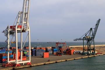 Fototapeta premium Barcelona, Spain harbor in the mediterranean