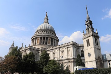 Fototapeta na wymiar La cathédrale Saint Paul de Londres, construite en 1710 - Londres - Royaume Uni