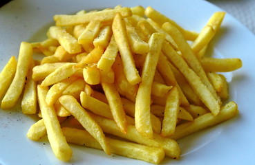 Assiette de frites dorées