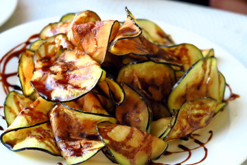Aubergines grillées au miel.