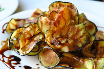 Aubergines grillées au miel.