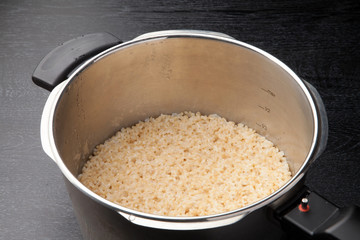 炊き上がった玄米ご飯