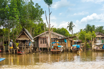 Fototapeta na wymiar fishing village on river in Krabi Province, Thailand