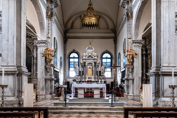 Fototapeta na wymiar Venezia, interni chiesa di Burano