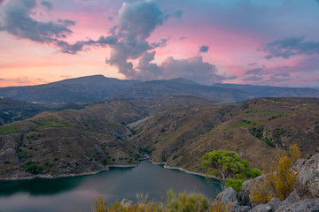 Pico del Mulhacen y del Veleta en el parque natural de Sierra Nevada al atardecer