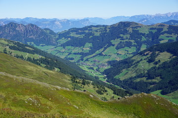 Fototapeta na wymiar Inneralpbach vom Berg aus