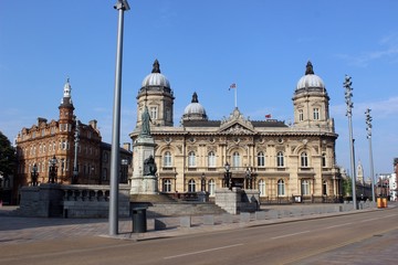 Fototapeta na wymiar Maritime Museum and Queen Victoria Square, Kingston upon Hull.