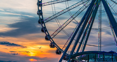 The ferris wheel on the waterfront of Seattle, Washington in late afternoon light