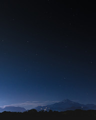 Pico de Orizaba con cielo estrellado 