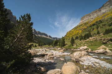 Fototapeta na wymiar Summer in Ordesa and Monte Perdido National Park, beautiful landscape in the Spanish Pyrenees