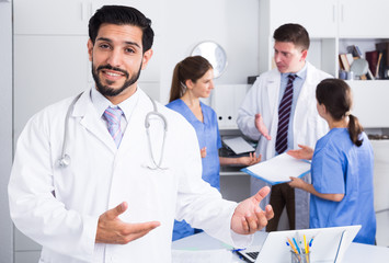 Fototapeta premium Male doctor meeting patient in medical office