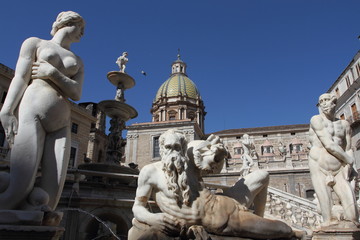 Fototapeta premium Palermo, Italy - June 29, 2016: The pretoria fountain built in 1554 by Francesco Camilliani