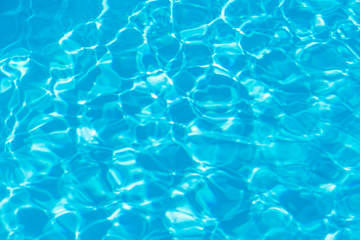 Obraz premium Blue pool water with sun reflections
