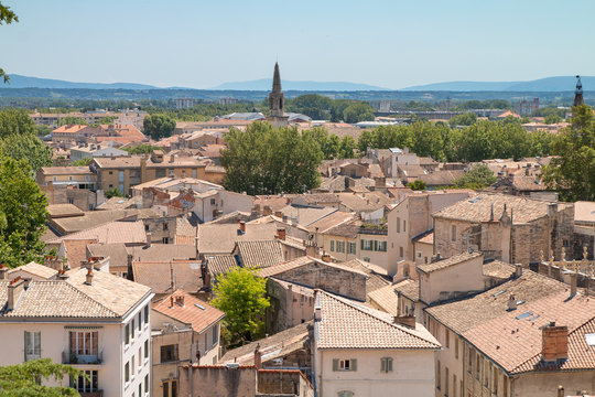 Vue sur avignon depuis le parc du rocher des doms