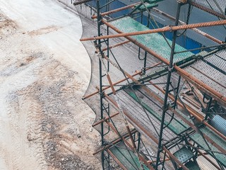 The temporary staircase was built for the construction using steel and wood and with a net stretched to prevent falling