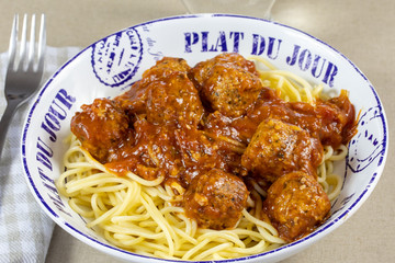 boulettes à la tomate et spaghetti
