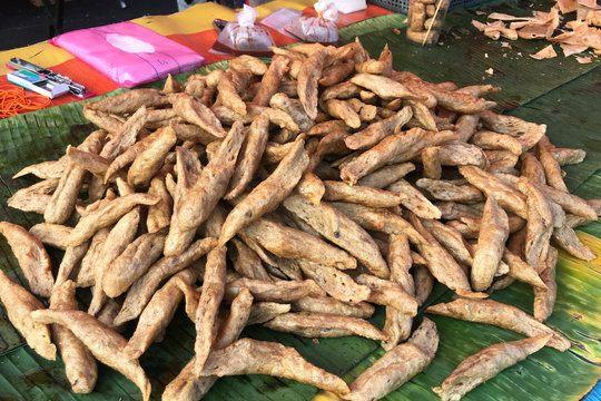 Keropok lekor or wet crackers are made from a mixture of sago or tapioca flour dough and pounded fish flesh, fried and served with a hot chili dip. 