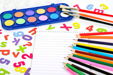 Schule Stifte Buchstaben Zahlen