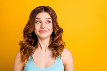 Obraz premium Photo of white cute cheerful nice charming pretty sweet lovely girlfriend hearing that sales have begun while wearing teal singlet isolated with vibrant colorful background