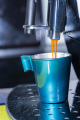 Making an expresso coffee.