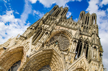 Fototapeta na wymiar Kathedrale in Reims Frankreich