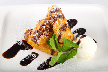 Crispy banana with ice cream