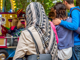 Obraz premium Muslimische Frau Integration in Deutschland