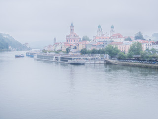 Fototapeta na wymiar Passau im morgendlichen Nebel