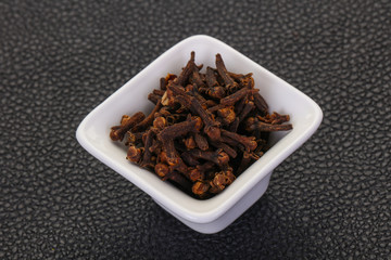 Dry clove seeds