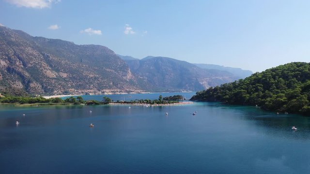 &Ouml;l&uuml;deniz is a resort village on the southwest coast of Turkey. It&rsquo;s known for the blue lagoon of &Ouml;l&uuml;deniz Tabiat Parki and the wide, white Belcekiz Beach. 