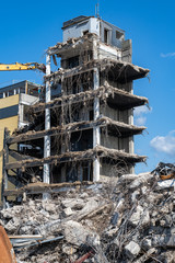 Hochhaus wird abgerissen