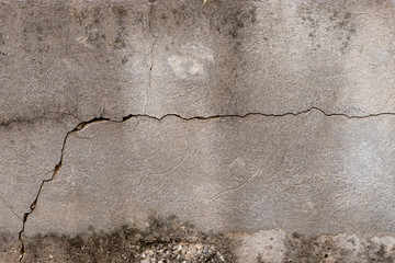 Mur en béton fissuré, cassé