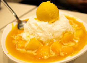 Fluffy mango shaved ice