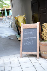 werbung kreidetafel wirtshaus geöffnet