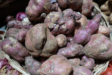 essen früchte auf einem markt in auf madagaskar in afrika 