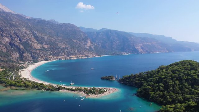 &Ouml;l&uuml;deniz is a resort village on the southwest coast of Turkey. It&rsquo;s known for the blue lagoon of &Ouml;l&uuml;deniz Tabiat Parki and the wide, white Belcekiz Beach. 