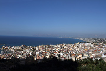 Obraz premium Castellammare del Golfo, Italy - June 29, 2016: overview of the seaside town of Castellammare del Golfo