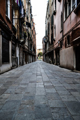 Plakat Narrow street in Venice
