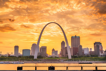 St. Louis, Missouri, USA downtown cityscape on the river - obrazy, fototapety, plakaty