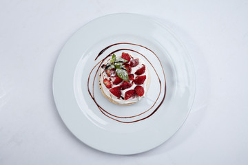 Strawberry pavlova cake