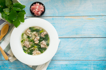 Vegetable gourd soup with minced pork
