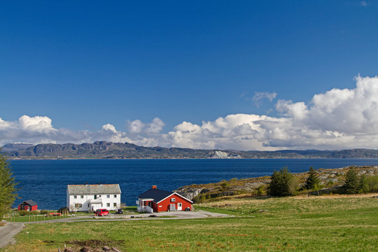 Bauernhof am Trondheimfjorden