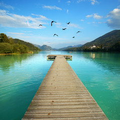 idyllischer See mit Steg