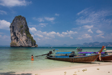 Fototapeta na wymiar Traditional Thai boats on the beach at Poda island , Thailand