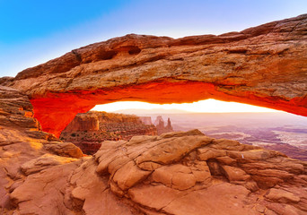 View of the Mesa Arch at dawn in the Canyonlands National Park in Utah, USA.