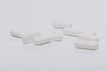 Fototapeta na wymiar white medicin pills on white table