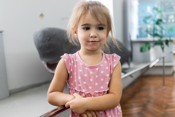 Fototapeta premium Cute girl in museum